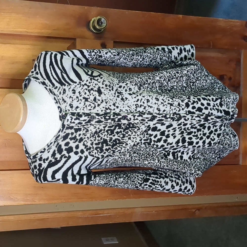 LAVENA* size L long sleeve button front funky hem sweater tunic blouse top